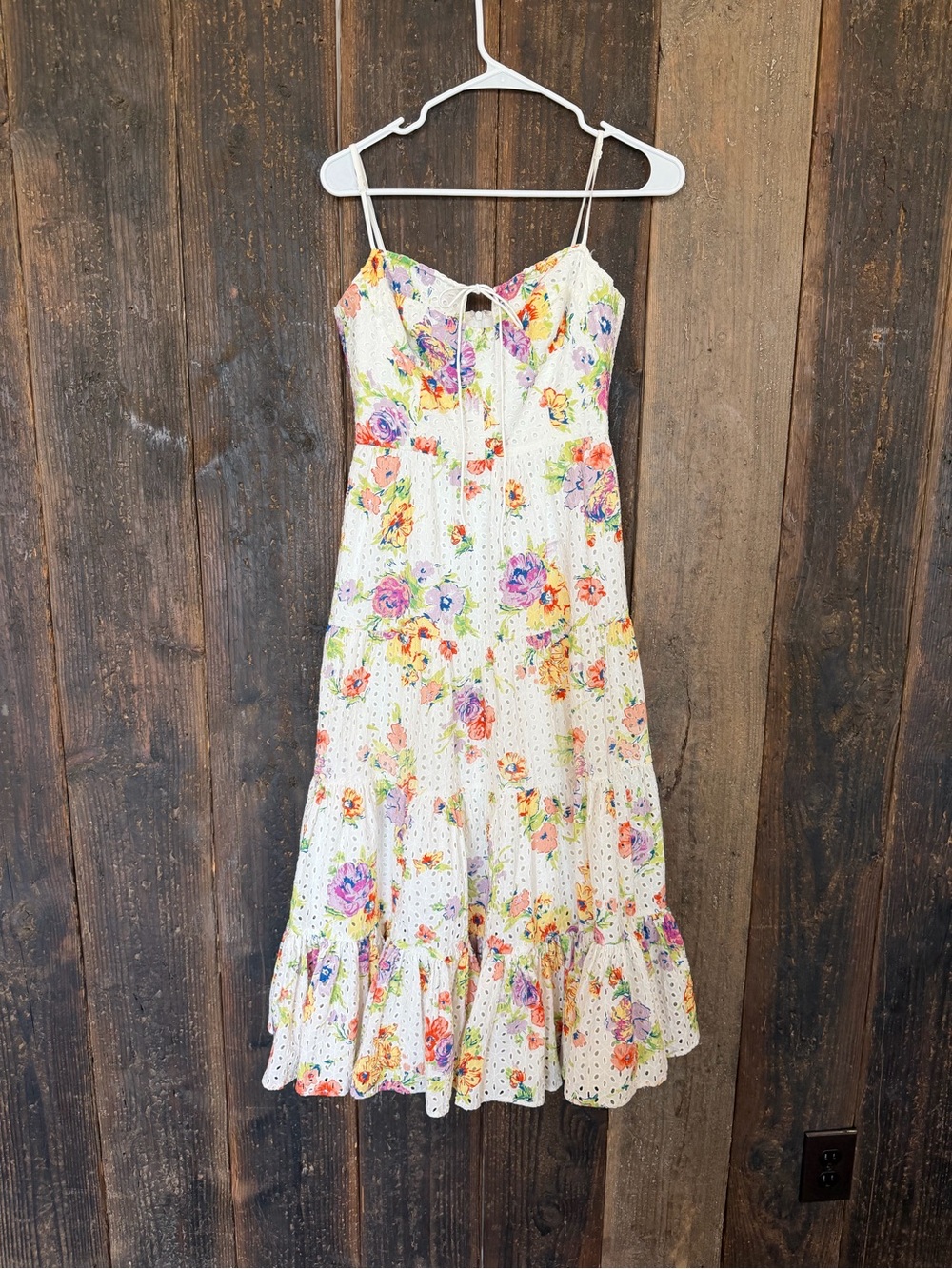 WAYF white midi dress with a colorful floral pattern and tiered skirt. - Picture 2 of 10
